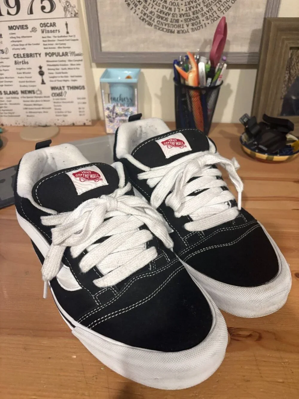 VANS - Knu Skool Black and True White / Retro / Suede